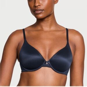 NWOT Victoria’s Secret Body by Victoria push up bra in navy blue 34 B